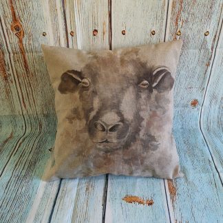 Sheep cushion in farmhouse style 40 x 40cm